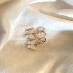 BRAND NEW ✨✨ white butterfly earrings ✨✨